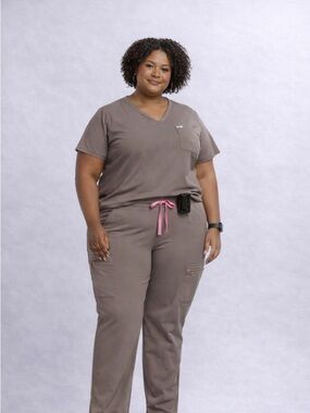 Figs Catrina Top and Zamora Women's Taupe Scrub jogger with PINK STRING 5XL